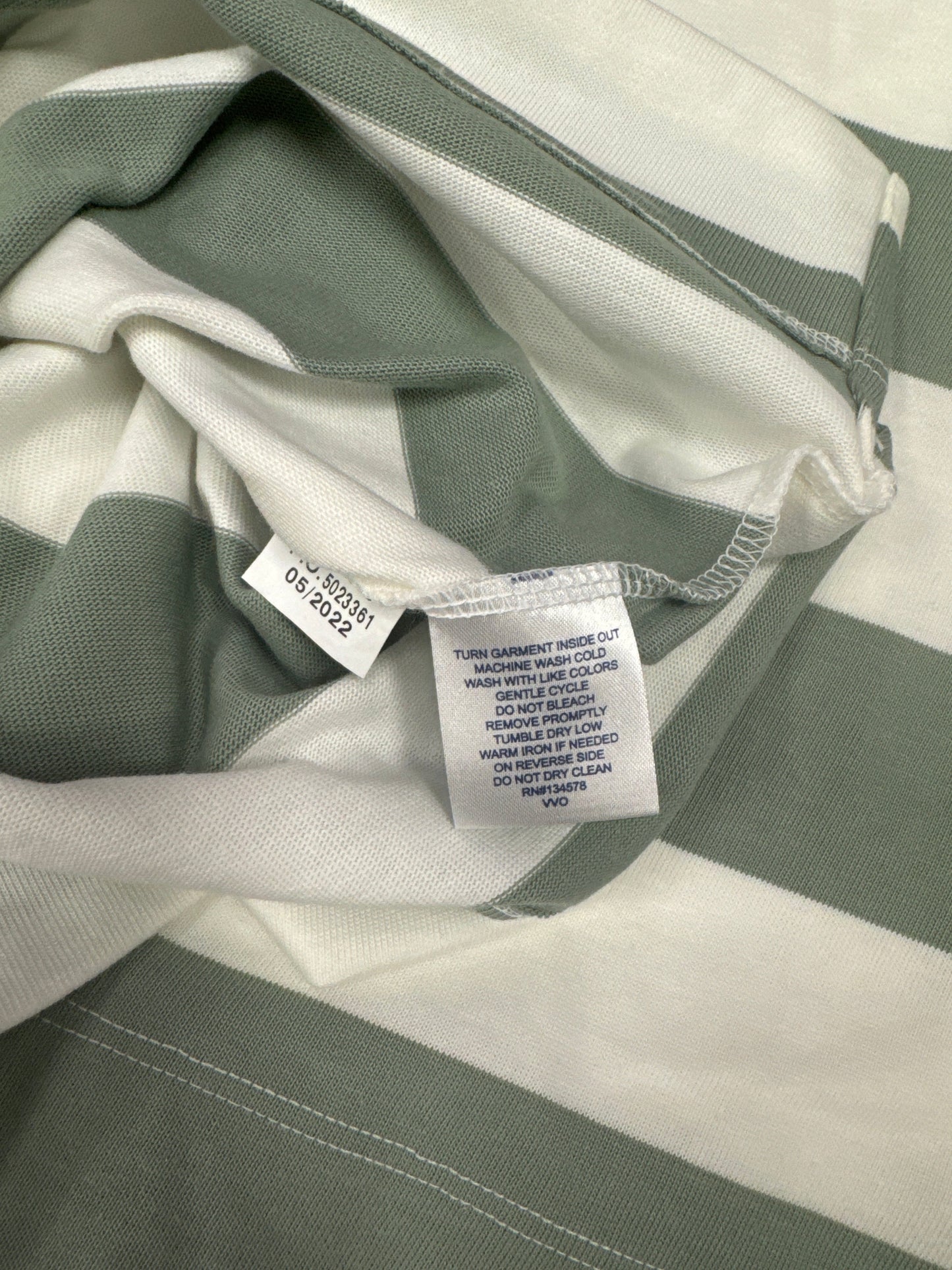 Top Long Sleeve By Vineyard Vines In Green & White, Size: L