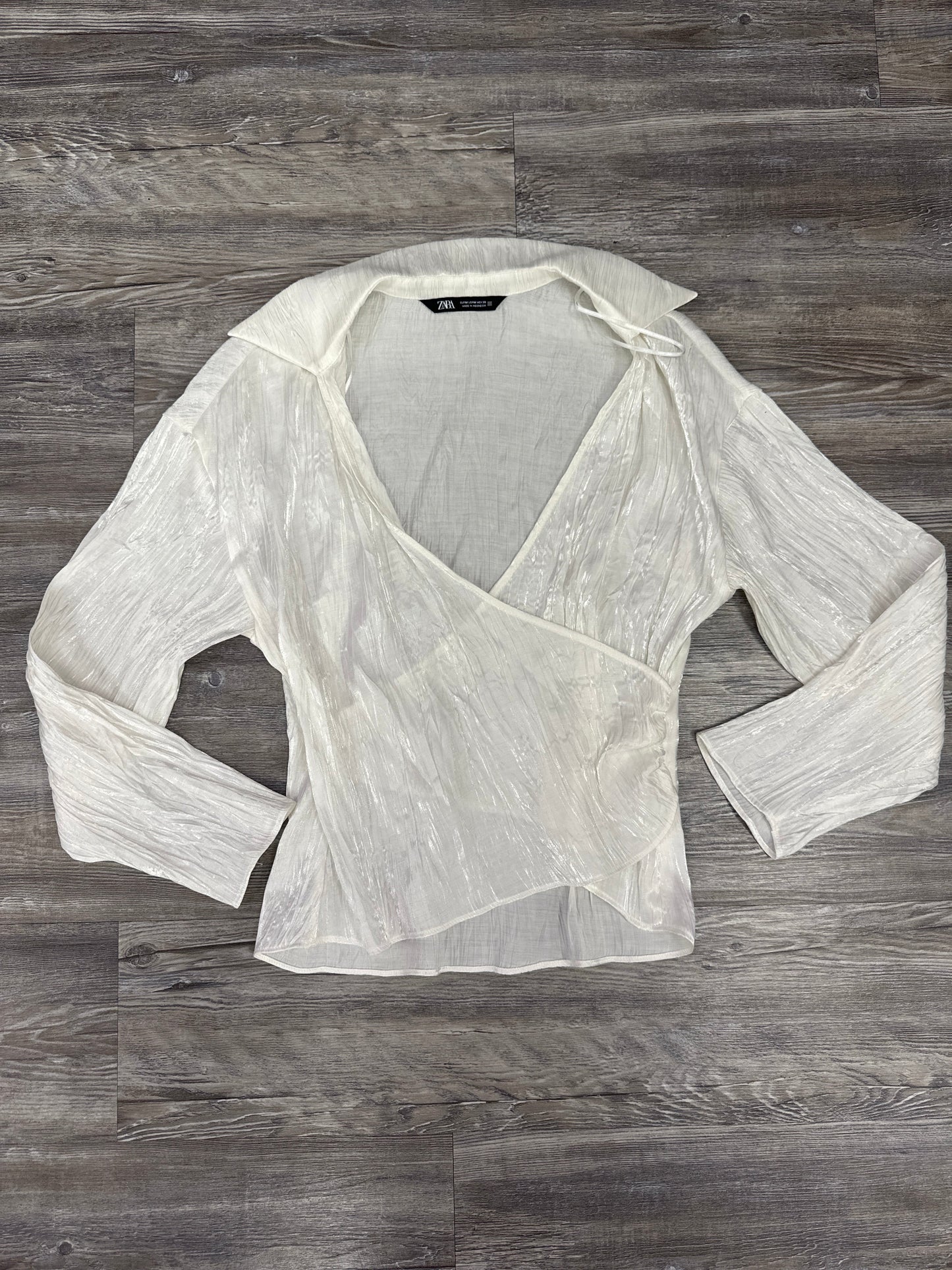 Top Long Sleeve By Zara In White, Size: M