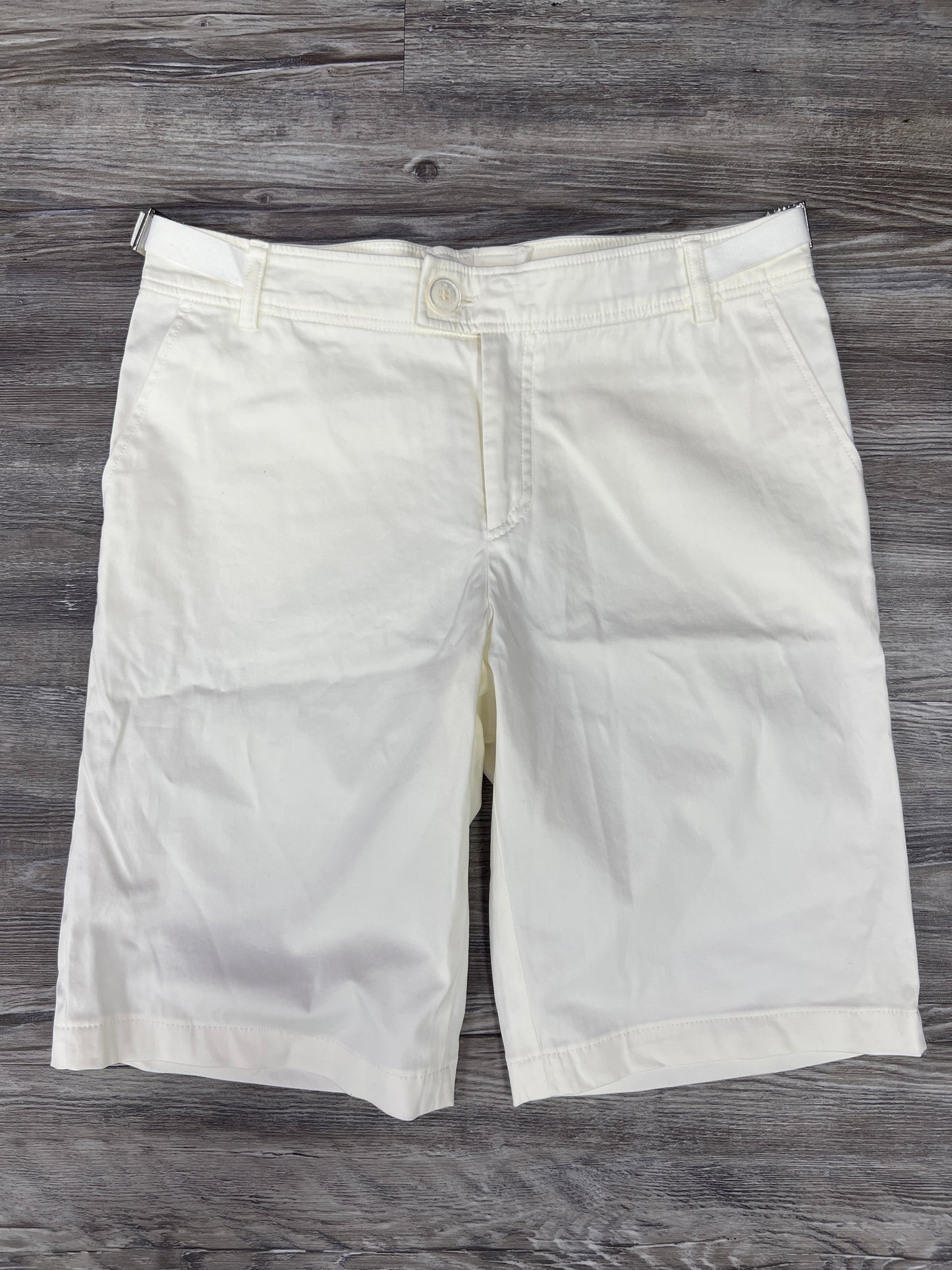 Shorts By Cma  Size: 6