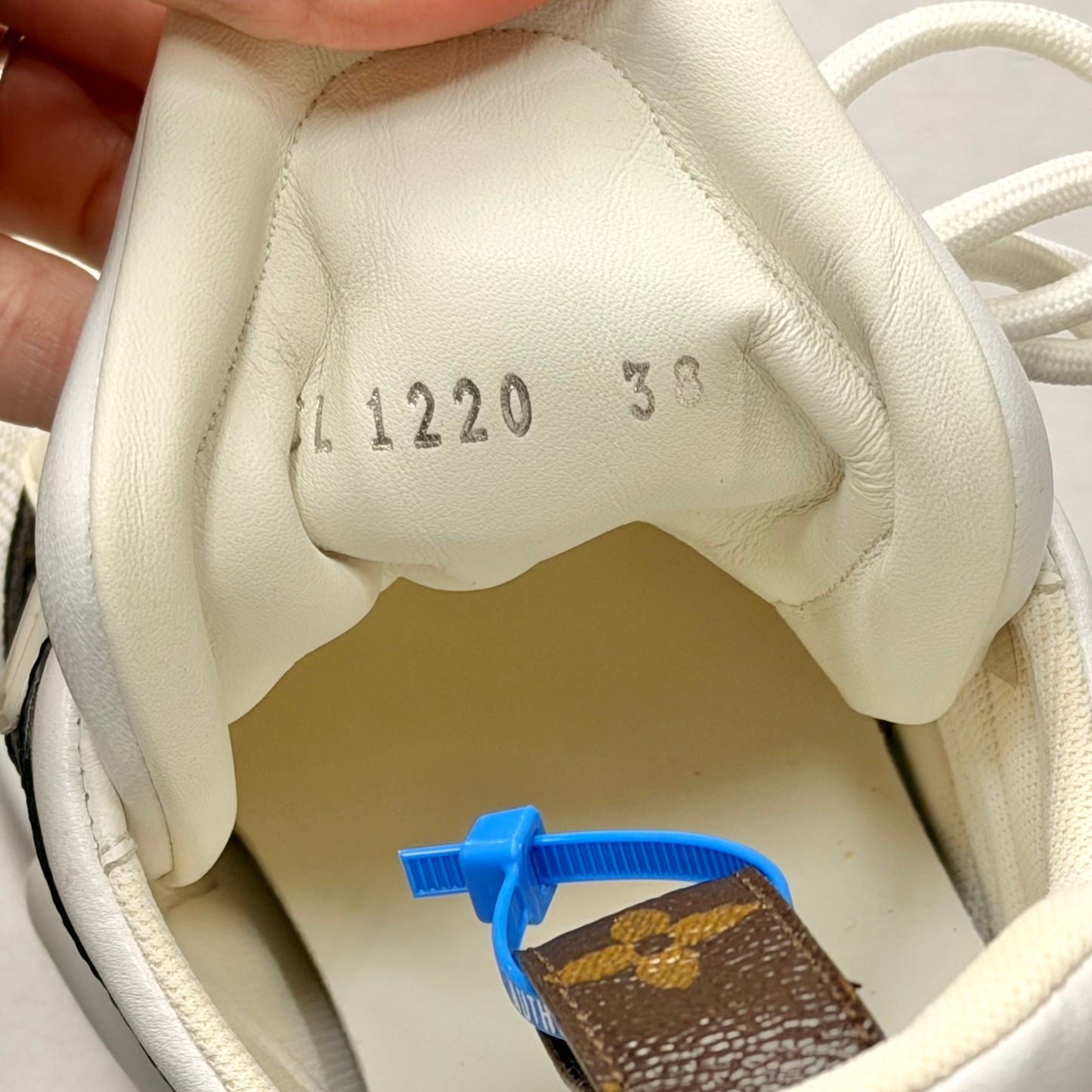 Shoes Luxury Designer By Louis Vuitton In Brown & White, Size: 7.5