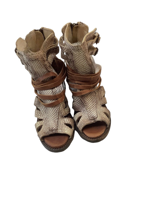 Brown Sandals Heels Block Freebird, Size 8