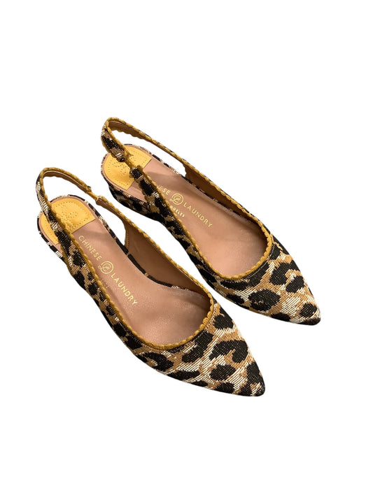 Shoes Flats By Chinese Laundry In Black & Gold, Size: 6.5