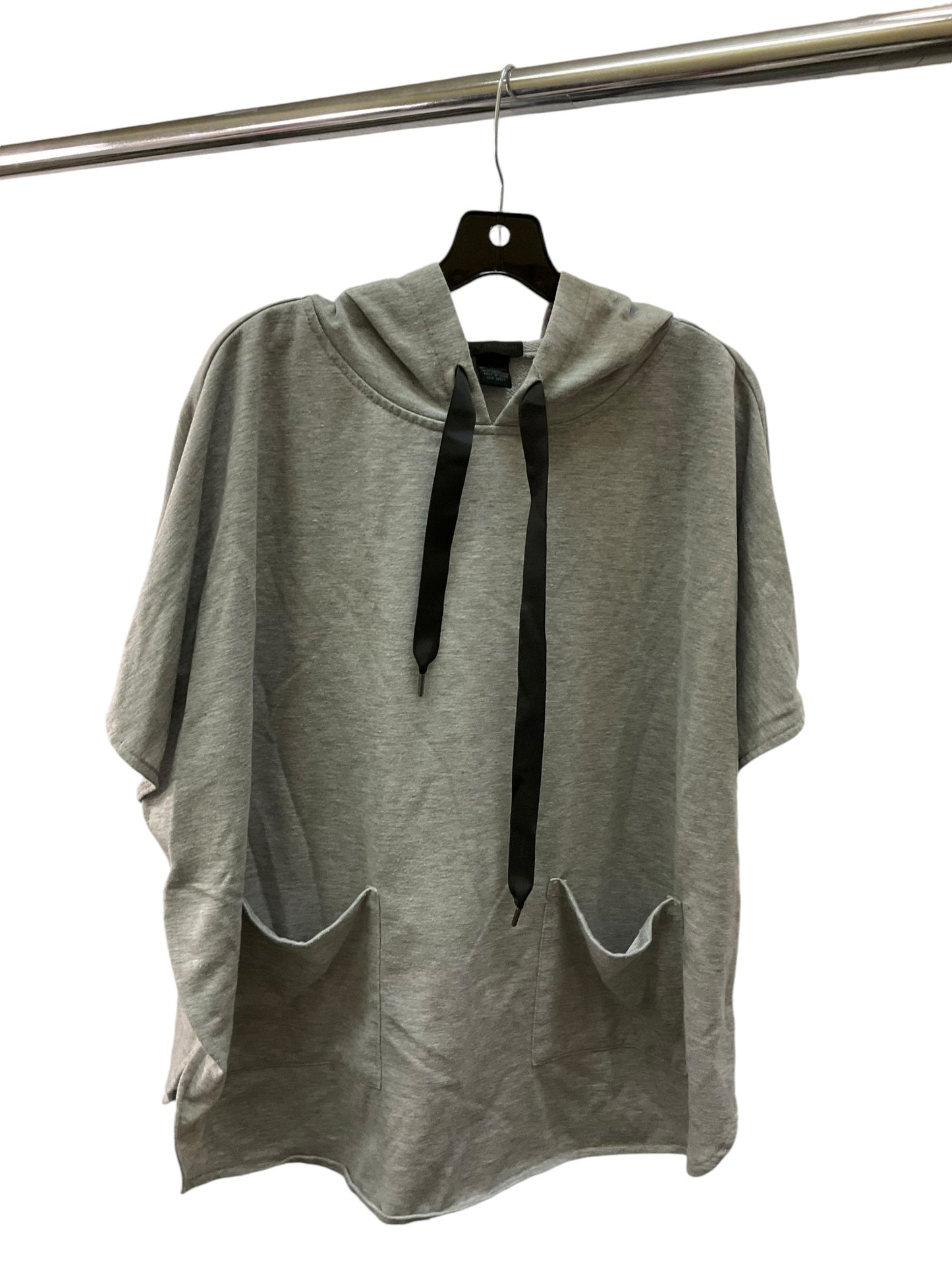 Poncho By Steve Madden In Grey, Size: Os