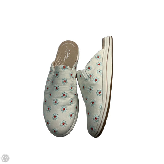 Shoes Flats By Clarks In White, Size: 11