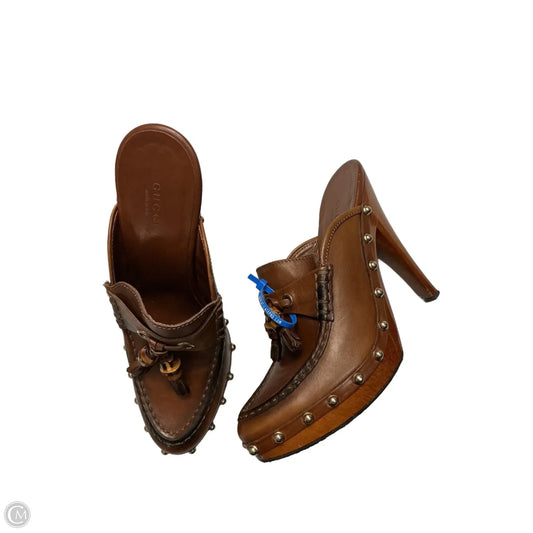Shoes Luxury Designer By Gucci In Brown, Size: 7