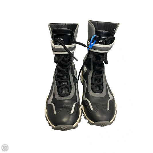 Shoes Luxury Designer By Louis Vuitton In Black & Grey, Size: 7