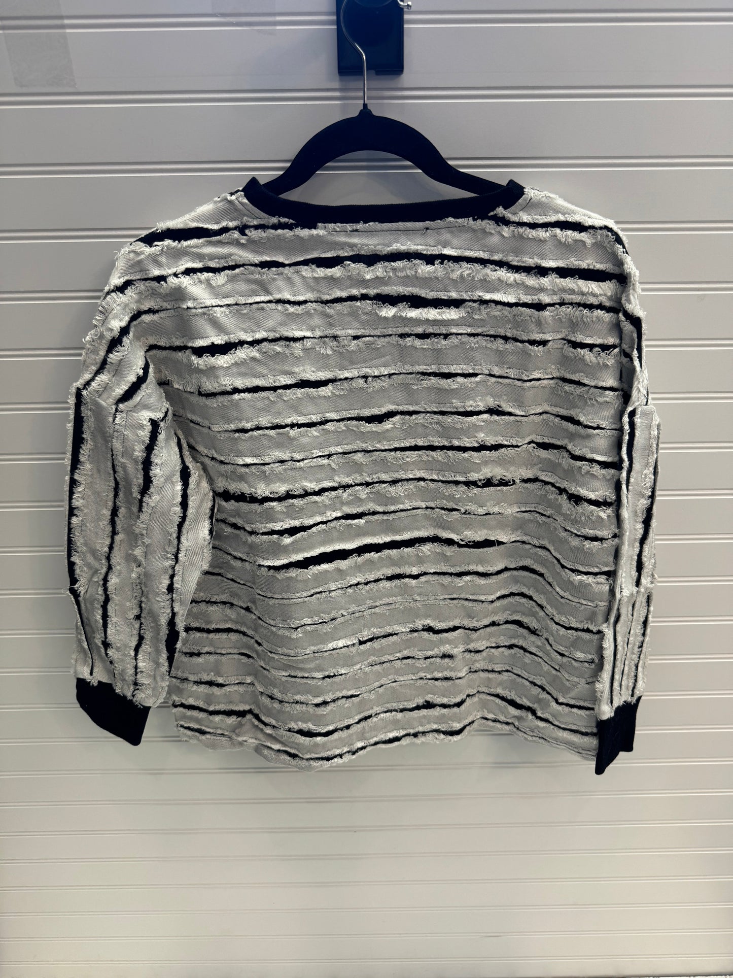 Black & White Top 3/4 Sleeve Story , Size Xs