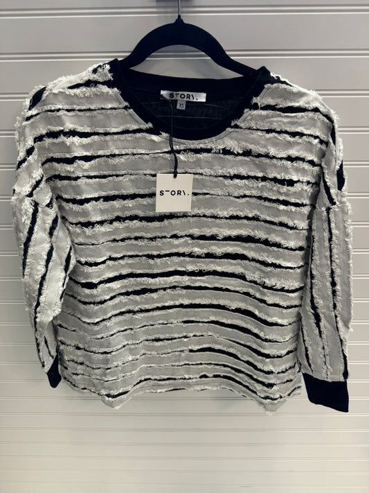Black & White Top 3/4 Sleeve Story , Size Xs