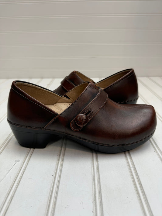 Brown Shoes Heels Block Dansko, Size 6.5