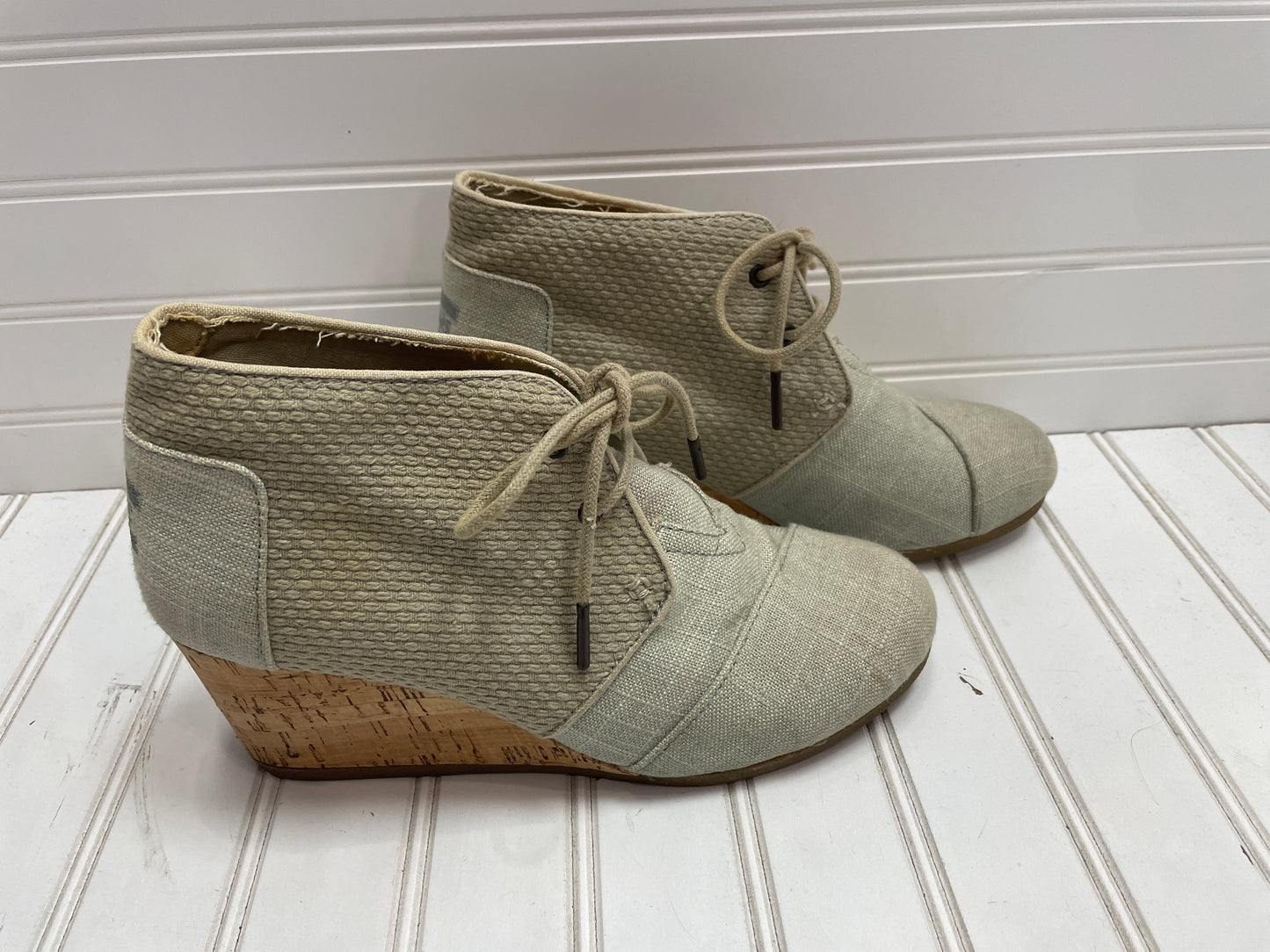 Shoes Heels Wedge By Toms In Tan, Size: 9