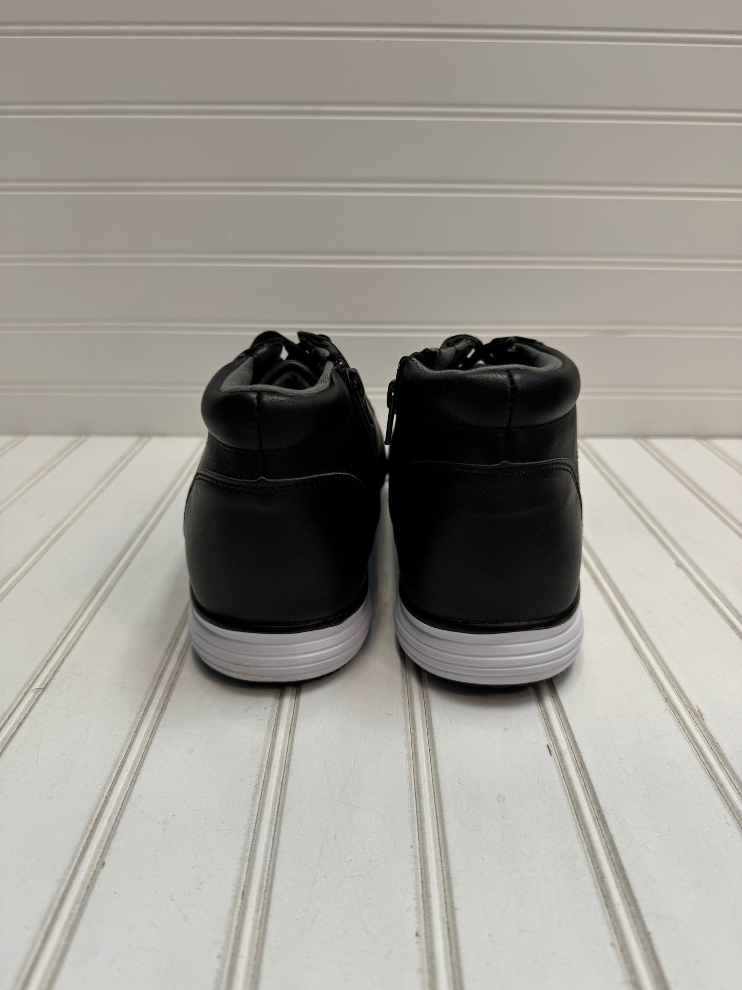 Black & White Shoes Sneakers Cmb, Size 10