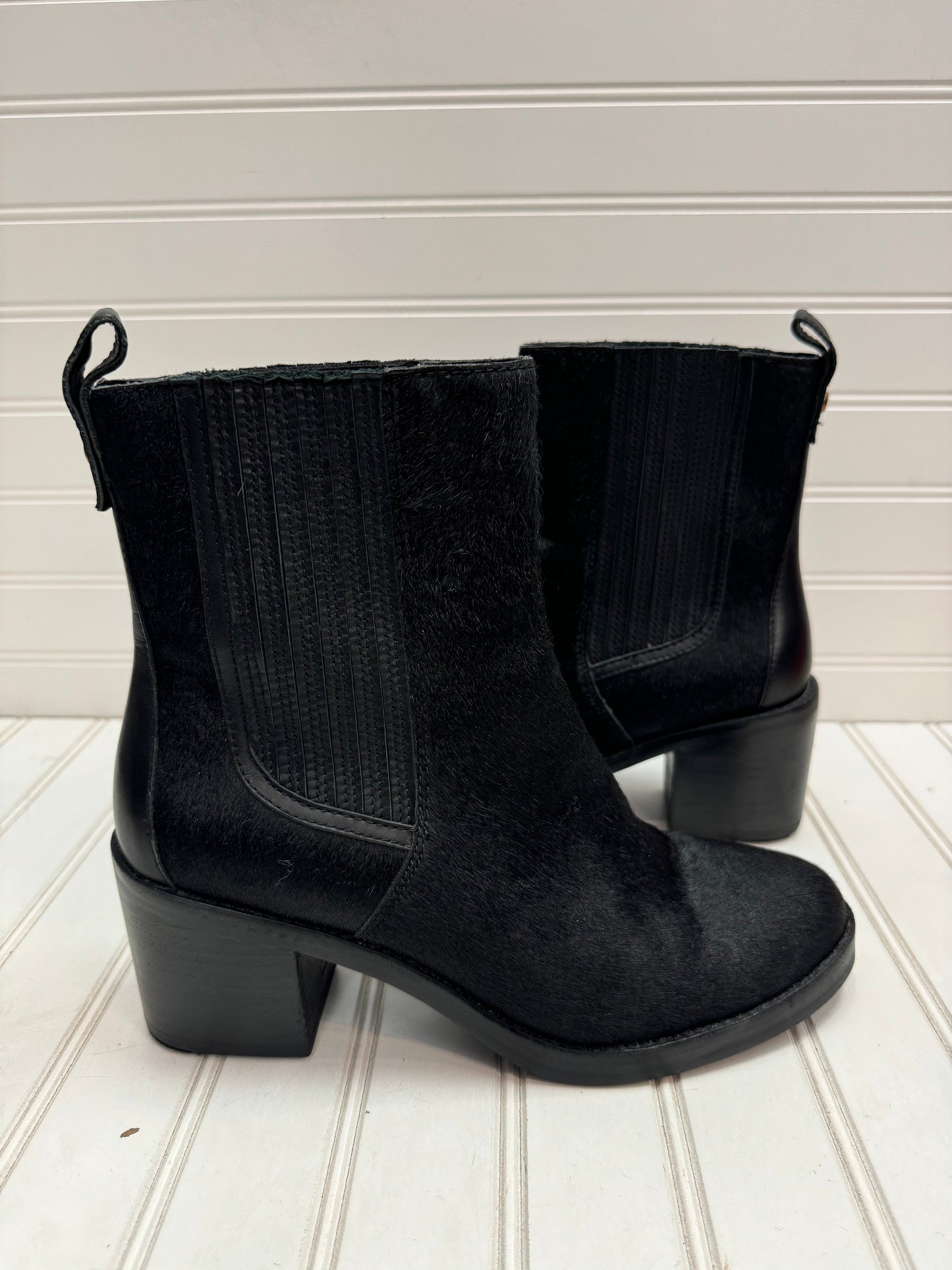 Boots Designer By Ugg In Black, Size: 9