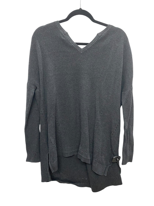 Top Long Sleeve Basic By Cabi In Grey, Size: M