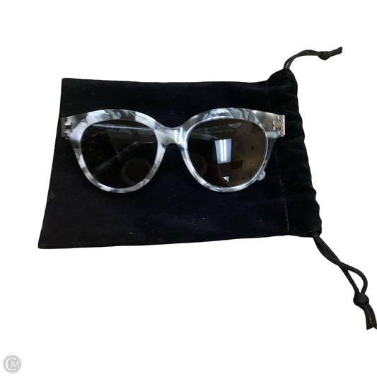 Sunglasses Designer By Tory Burch, Size: Medium