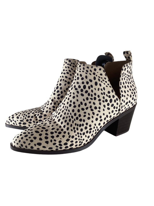 Boots Ankle Heels By Clothes Mentor In Animal Print, Size: 8