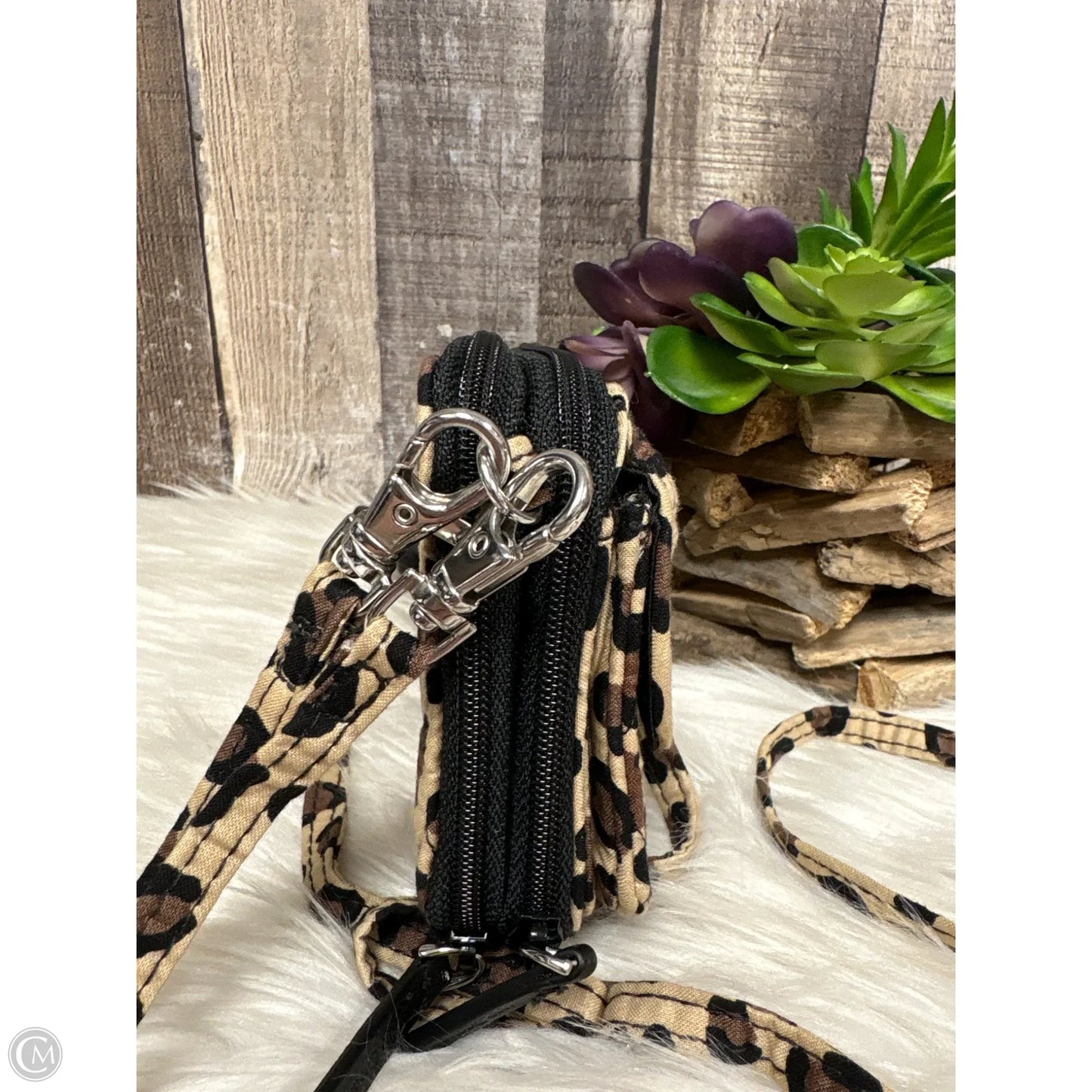 Wristlet By Vera Bradley, Size: Small