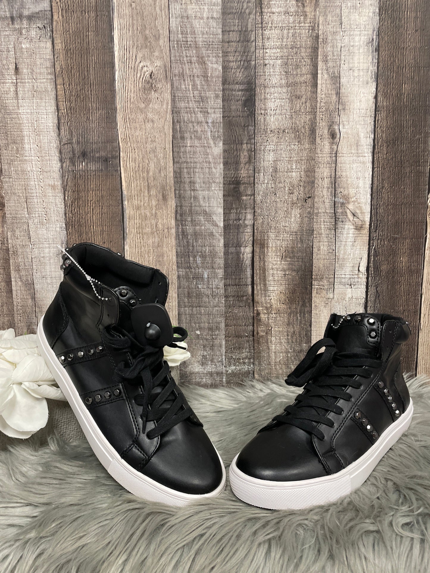 Black Shoes Sneakers Steve Madden, Size 8.5