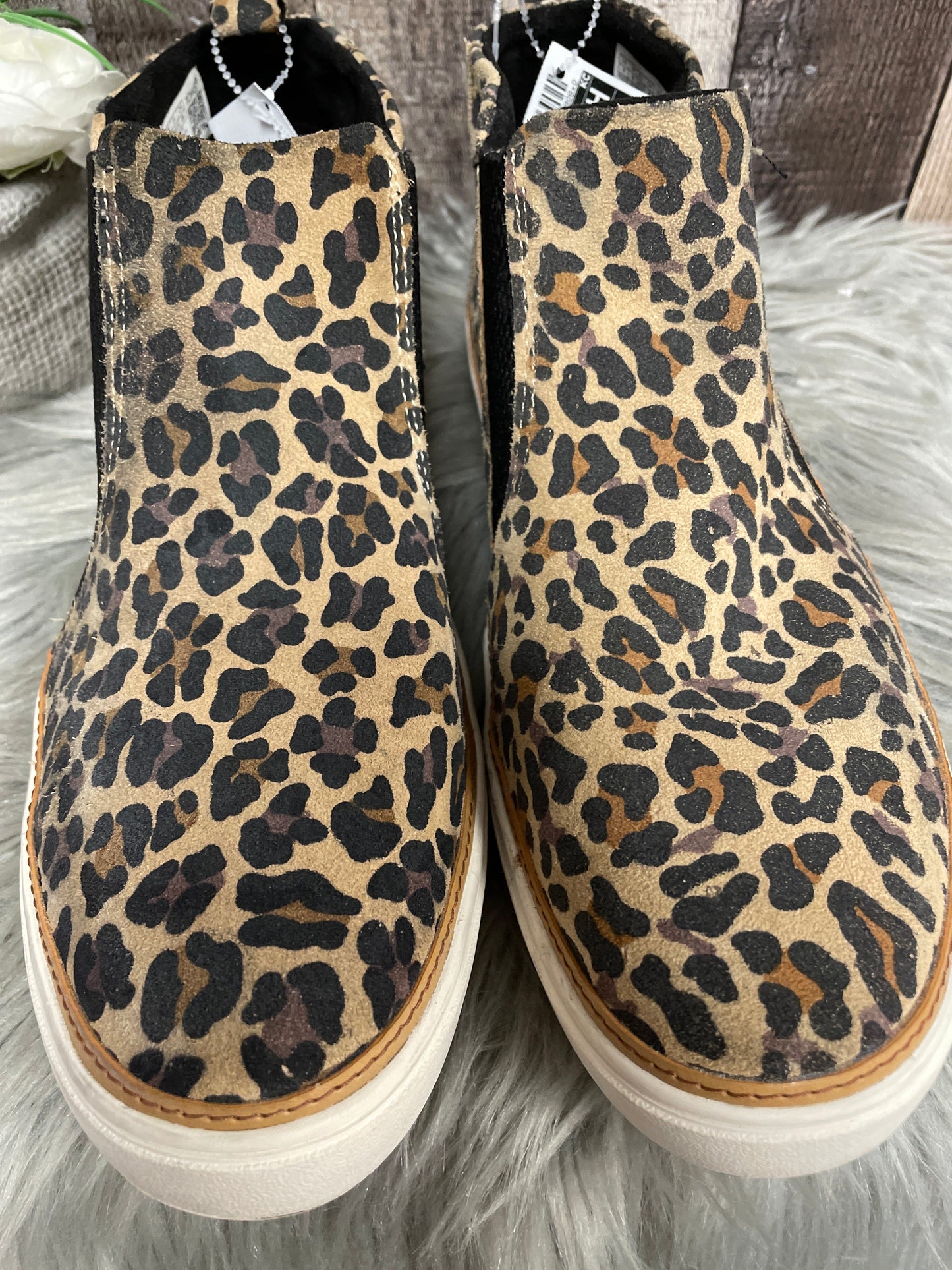 Shoes Sneakers By Torrid In Animal Print, Size: 11