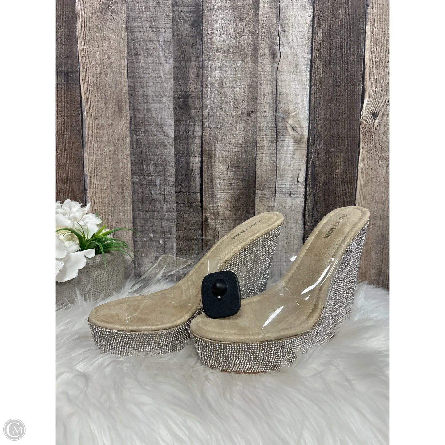 Shoes Heels Wedge By Fashion Nova In Gold, Size: 11