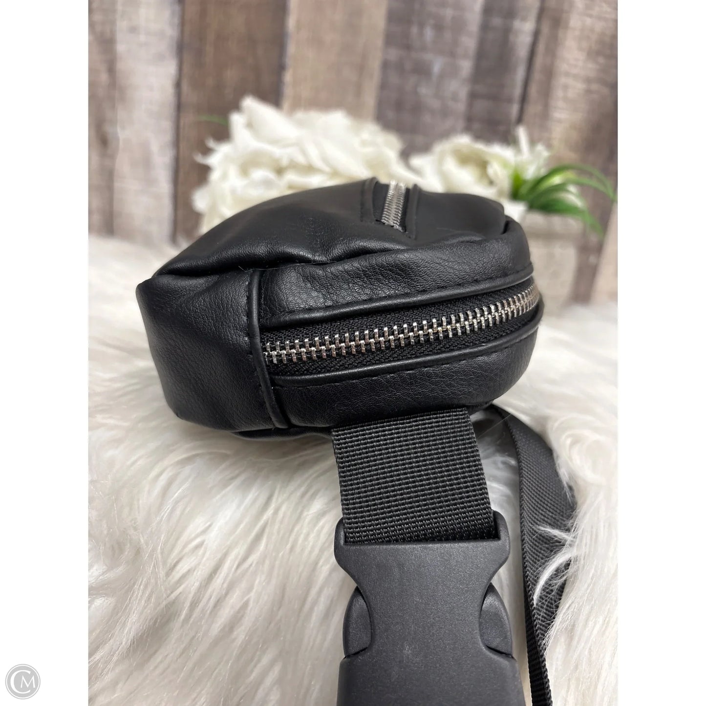 Belt Bag By Wild Fable, Size: Small