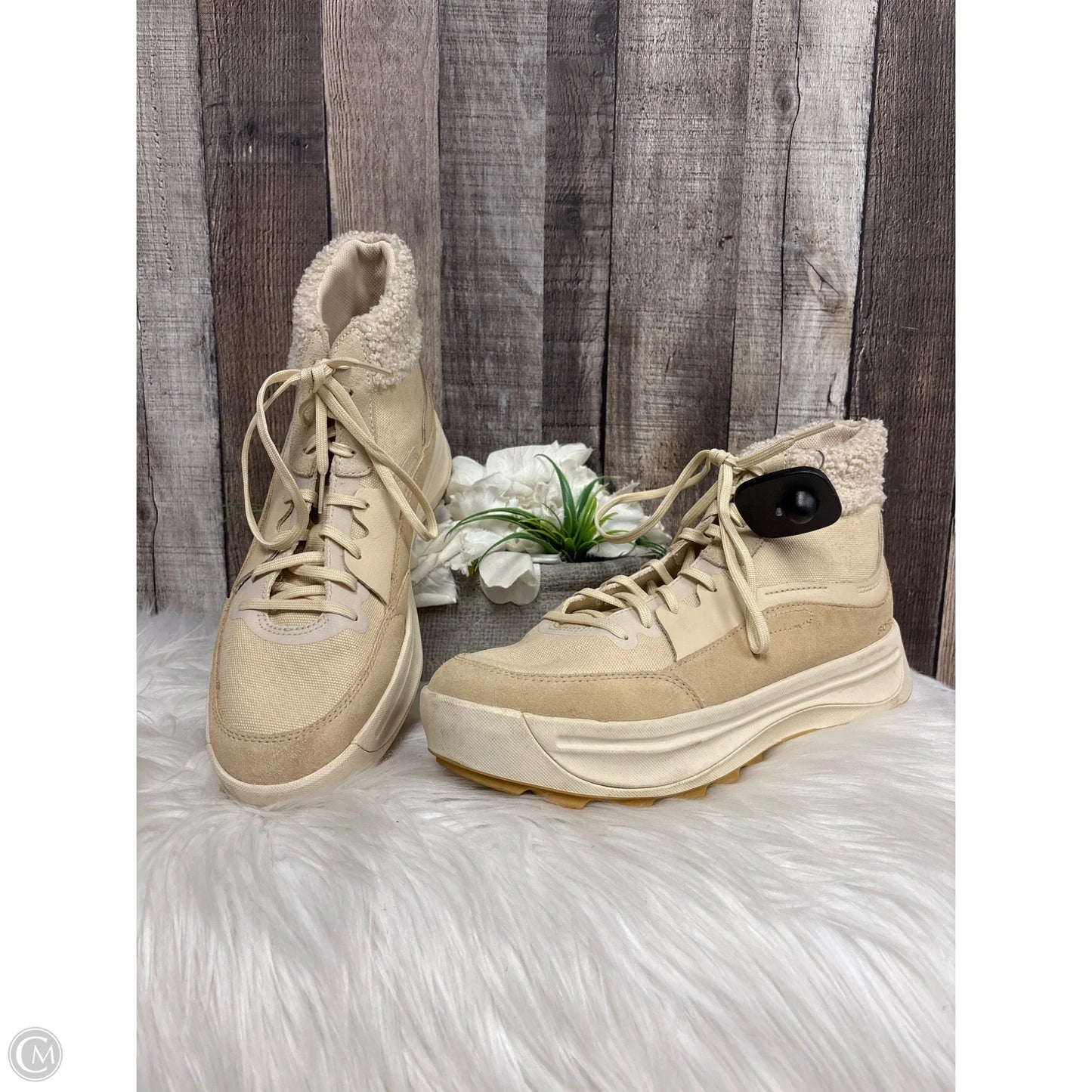Boots Ankle Flats By Sorel In Cream, Size: 11