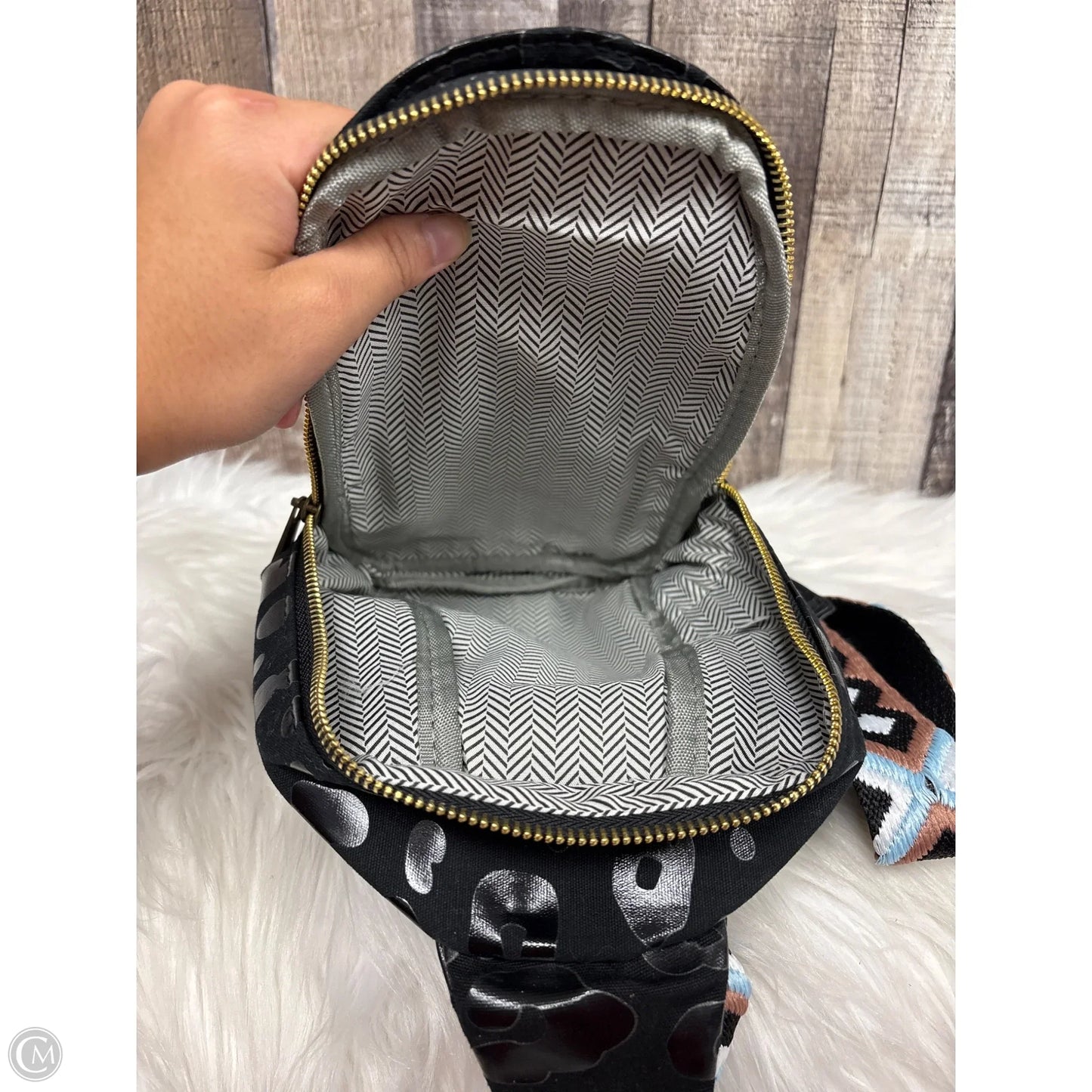 Crossbody By Cmf, Size: Small