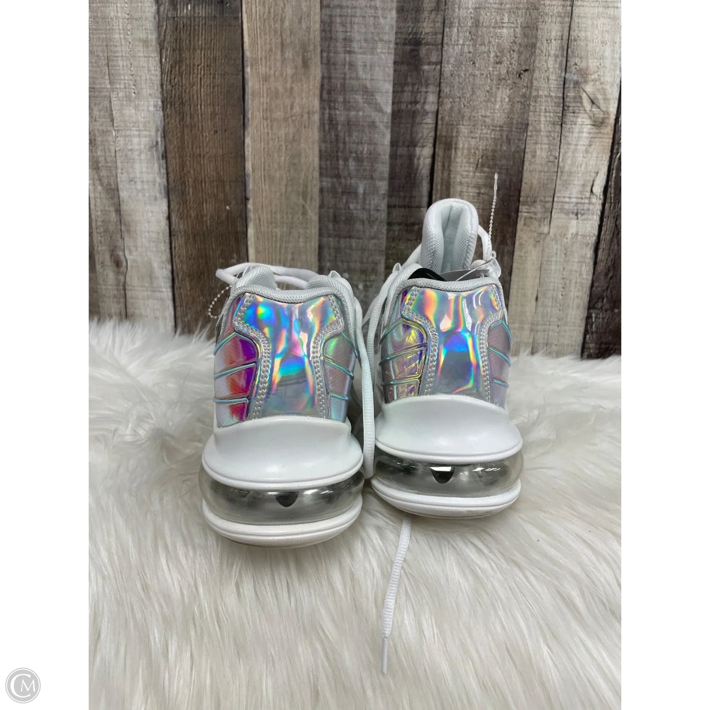 Shoes Sneakers By Berness In Silver, Size: 9