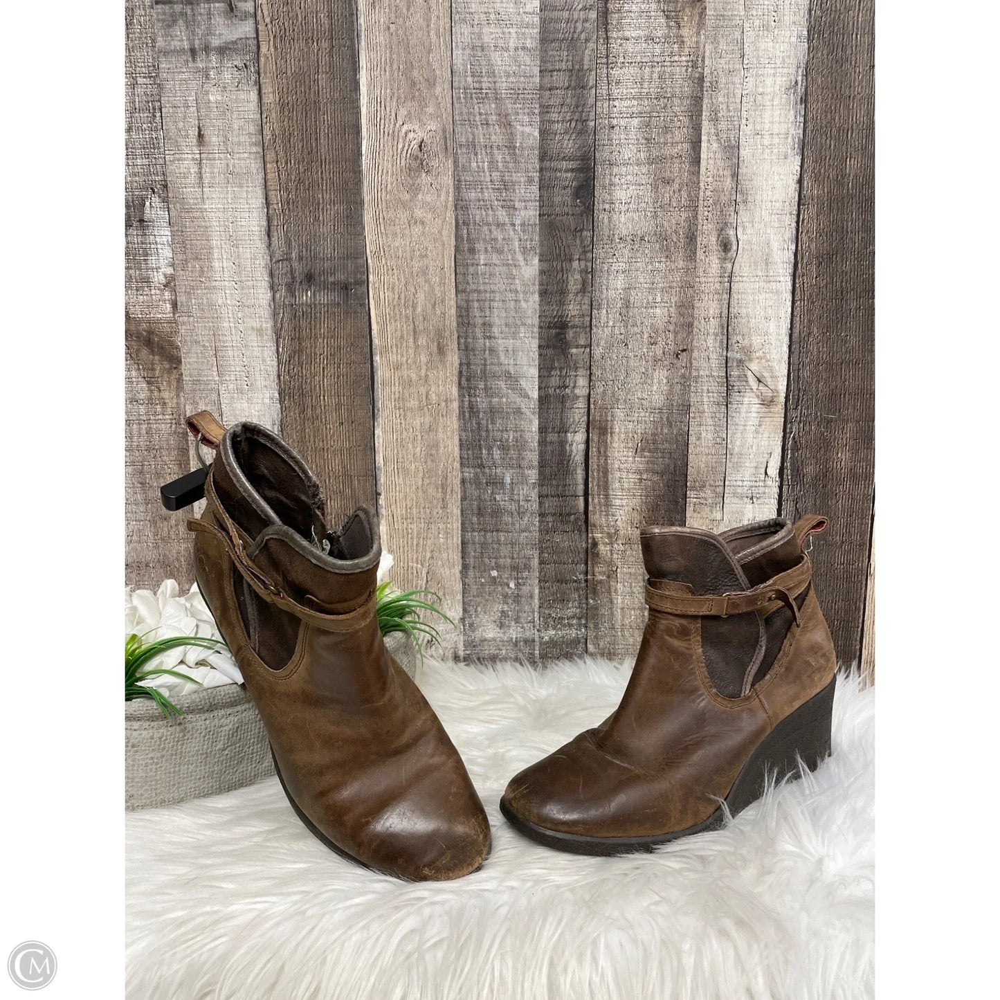 Boots Designer By Ugg In Brown, Size: 9