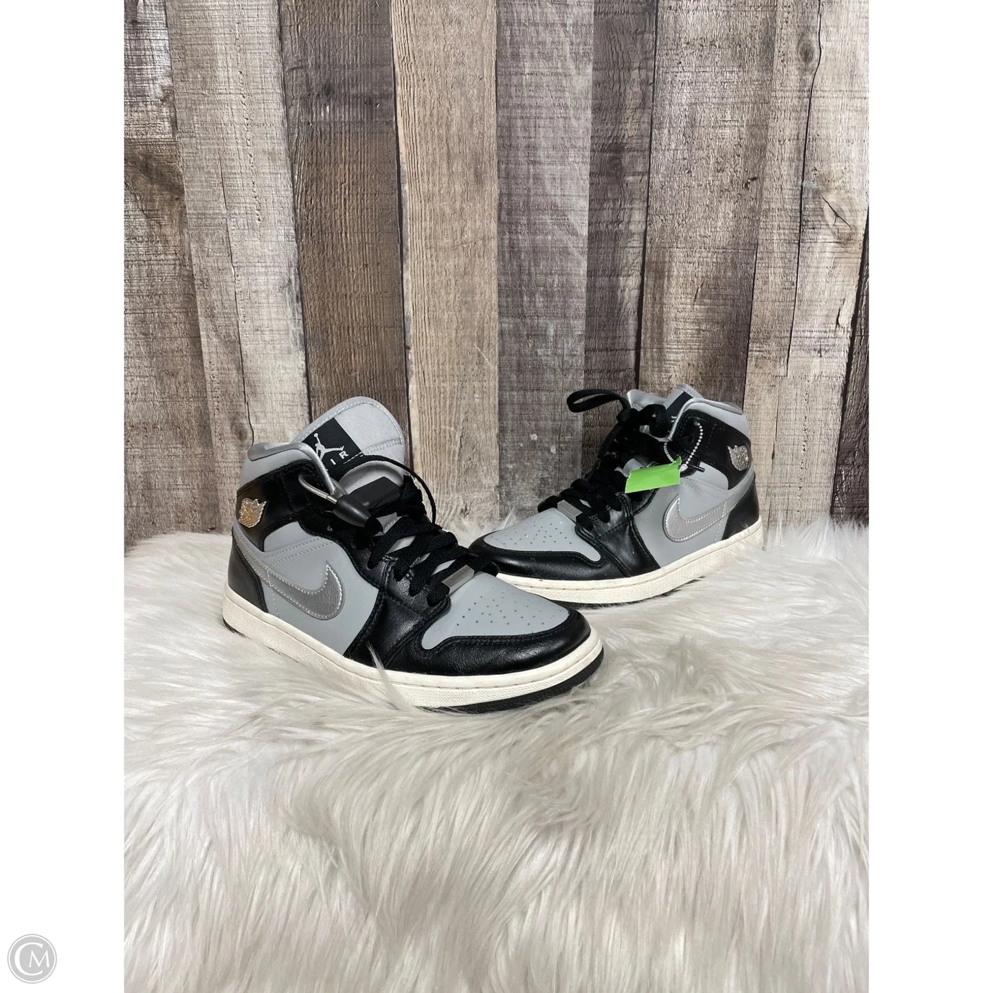 Shoes Athletic By Nike In Black & Gold, Size: 8