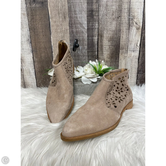Boots Ankle Flats By Cmb In Tan, Size: 7