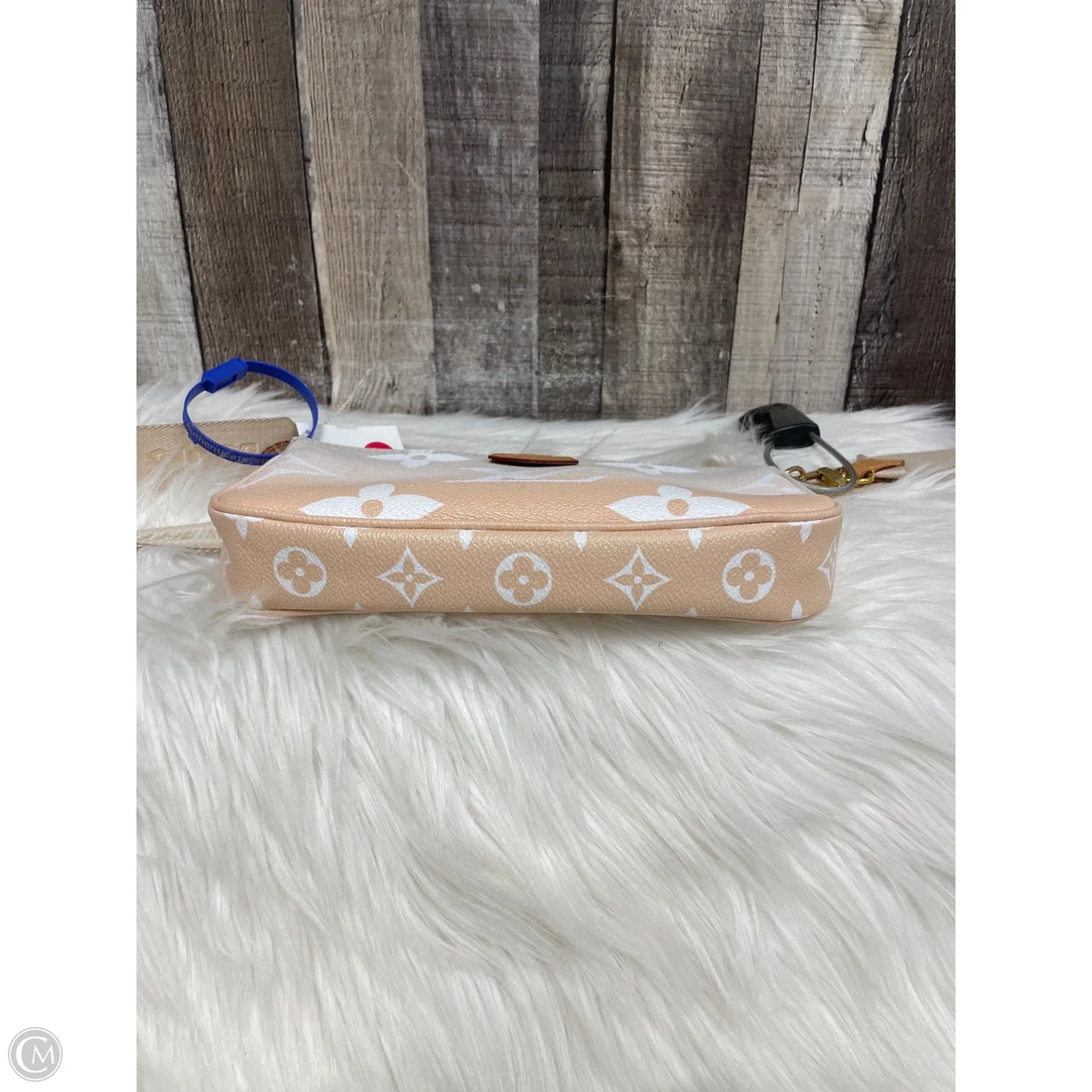 Crossbody Luxury Designer By Louis Vuitton, Size: Medium