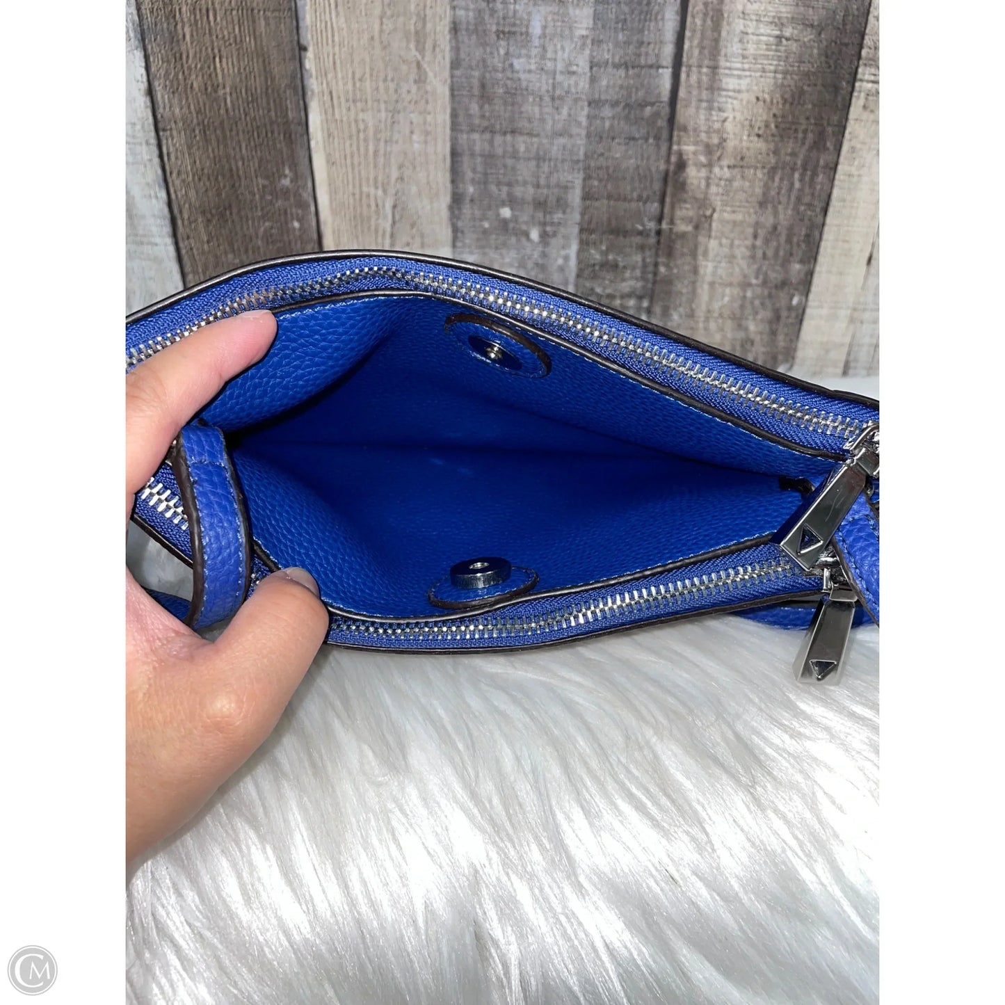 Crossbody By Guess, Size: Medium