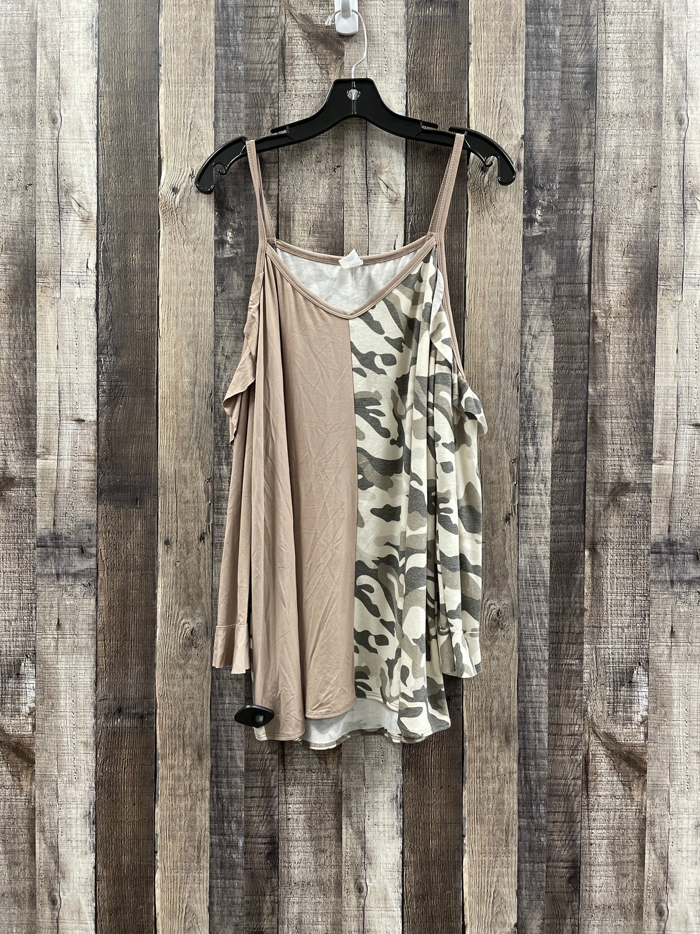 Top Sleeveless By Cmf  Size: 1x