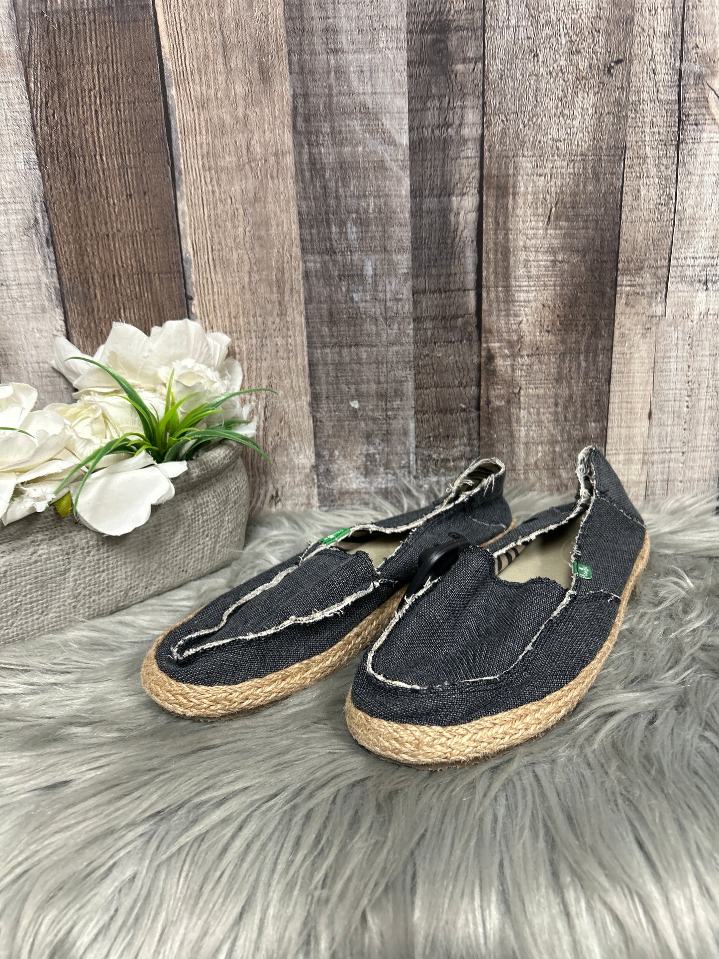 Black Denim Shoes Flats Sanuk, Size 7