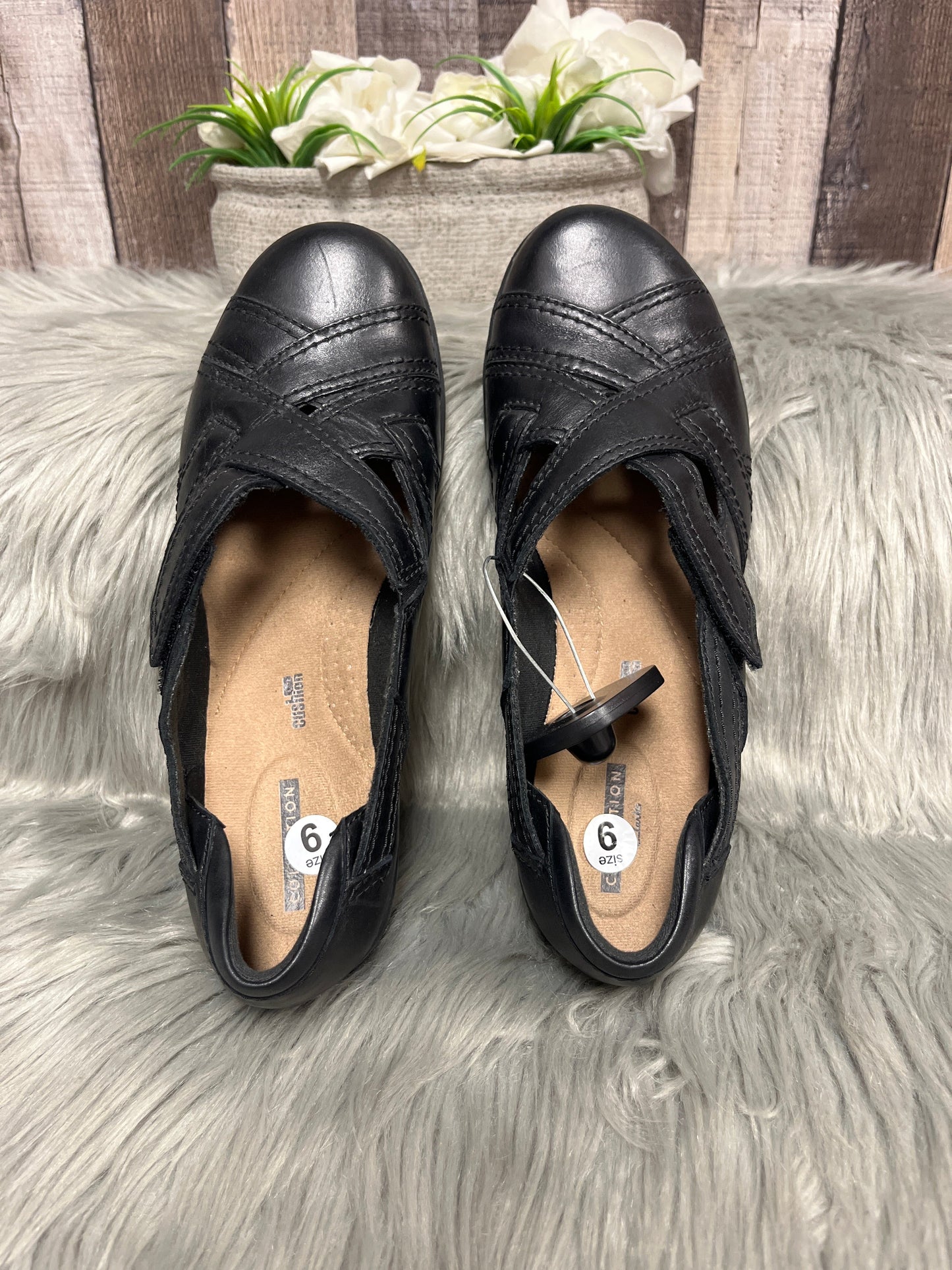 Black Shoes Flats Clarks, Size 9