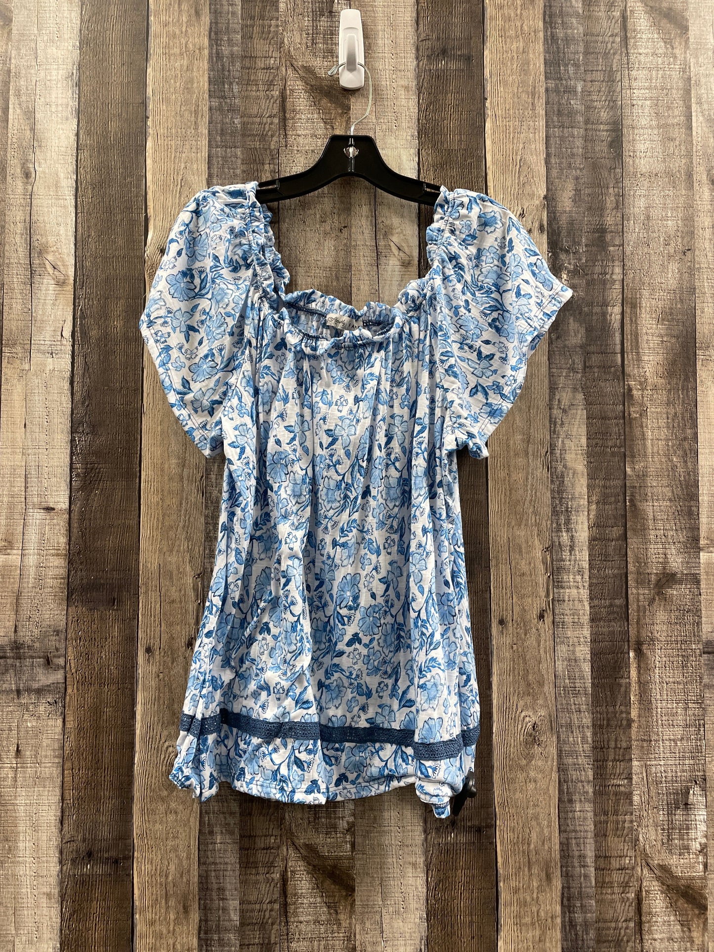 Top Short Sleeve By Absolutely Famous In Blue, Size: 2x