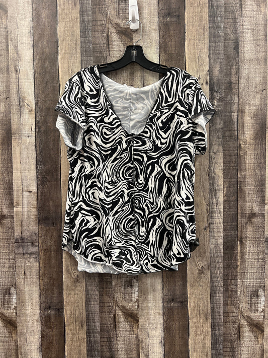 Top Short Sleeve By Cme In Black & White, Size: 1x