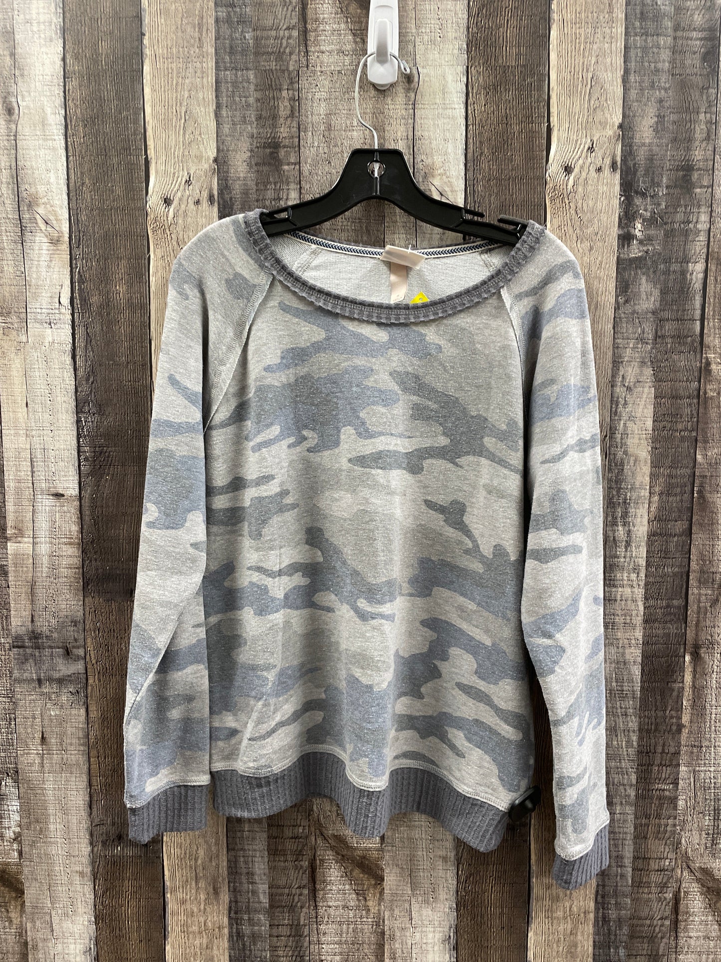 Sweatshirt Crewneck By Knox Rose In Camouflage Print, Size: S