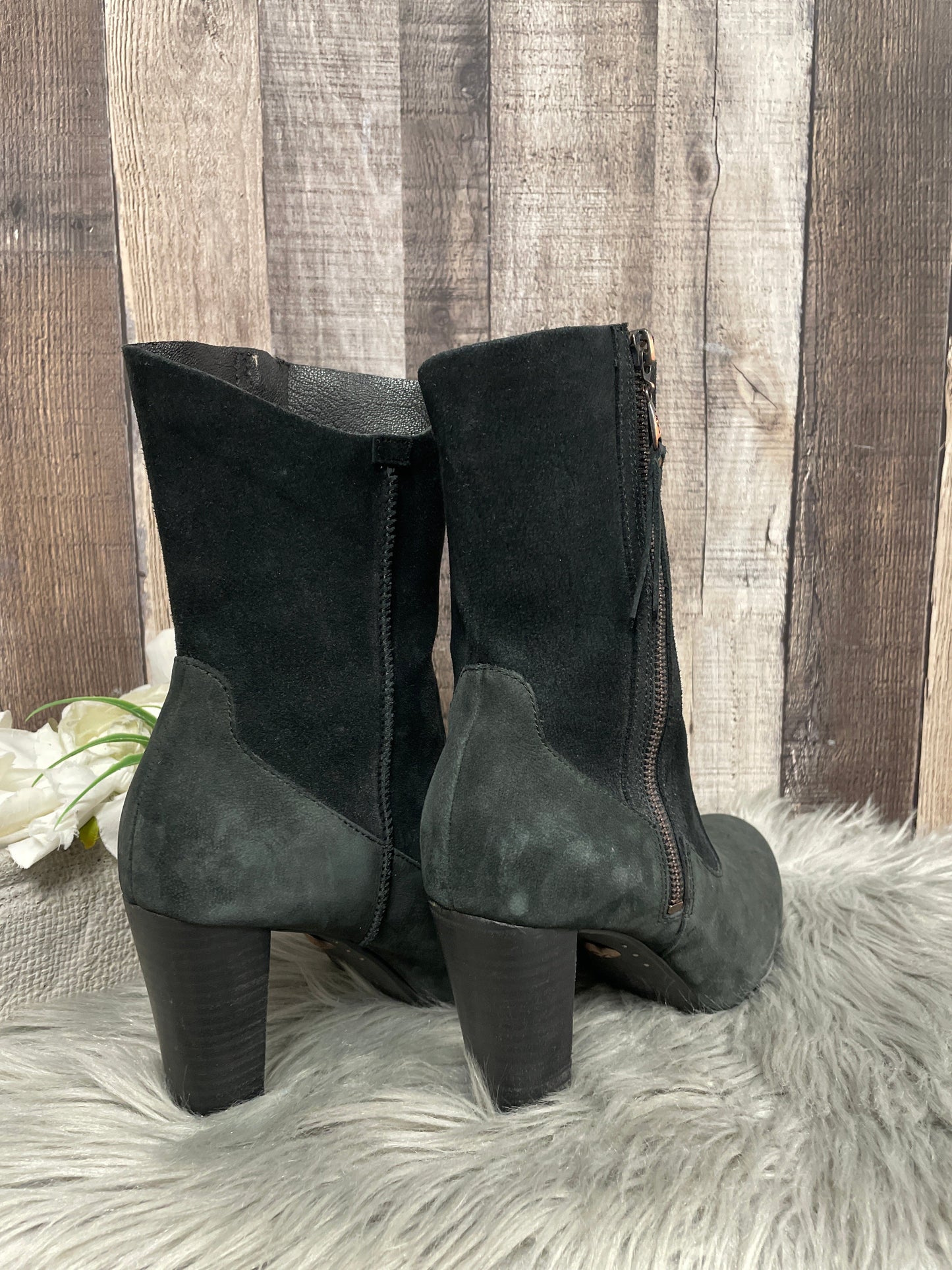 Boots Designer By Ugg In Black, Size: 7.5