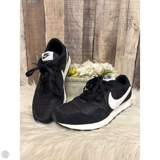 Shoes Athletic By Nike In Black & White, Size: 7.5