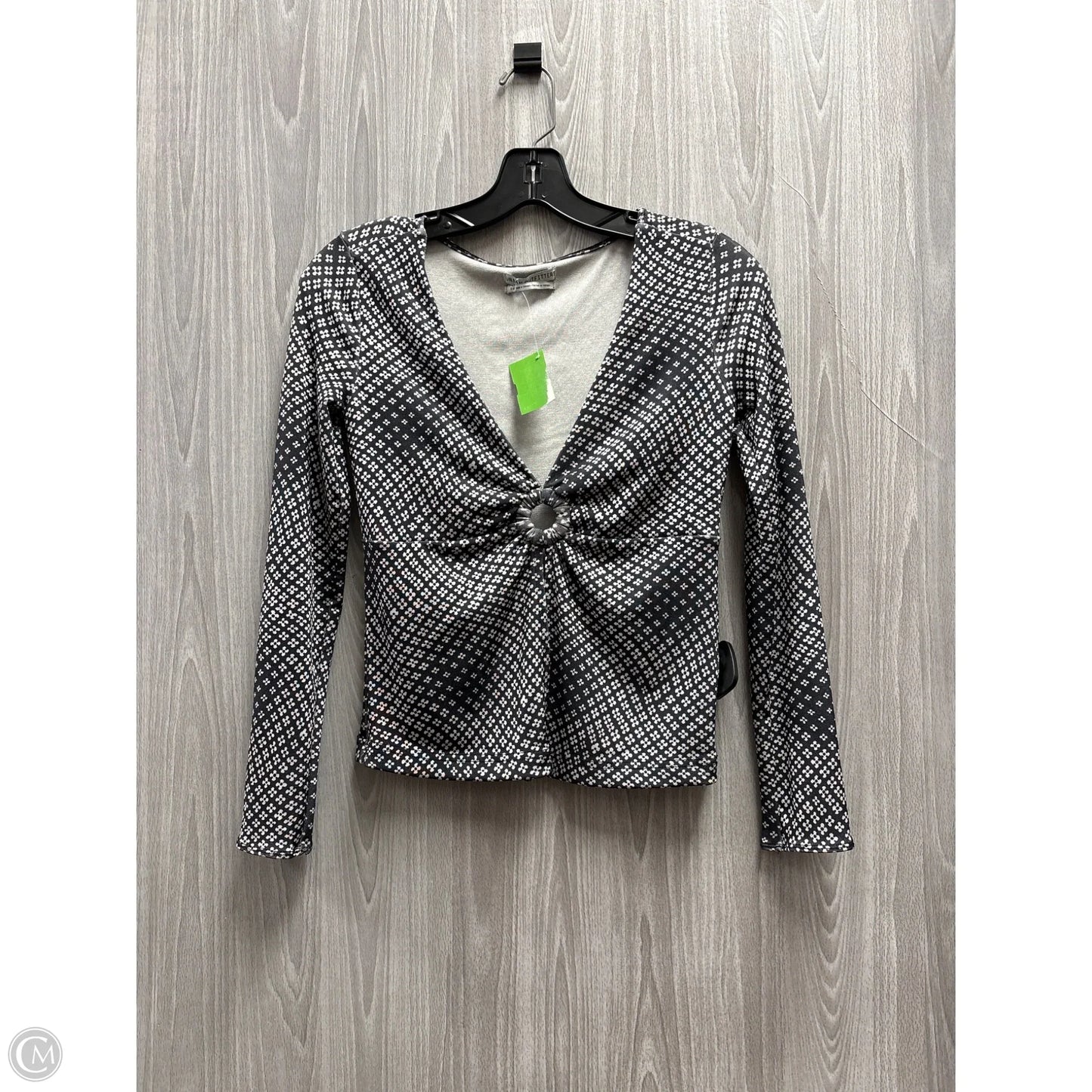 Top Long Sleeve By Urban Outfitters In Black & White, Size: S