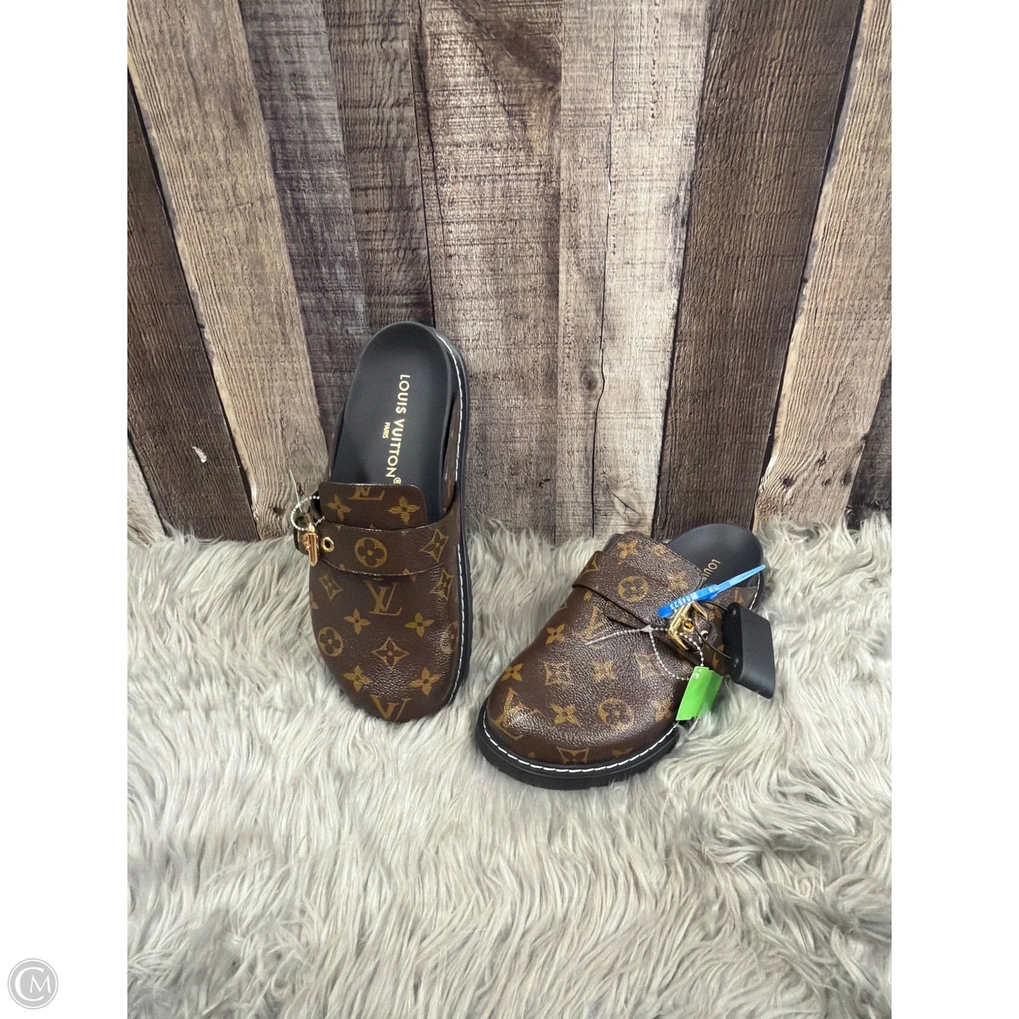 Shoes Luxury Designer By Louis Vuitton In Brown & Gold, Size: 9