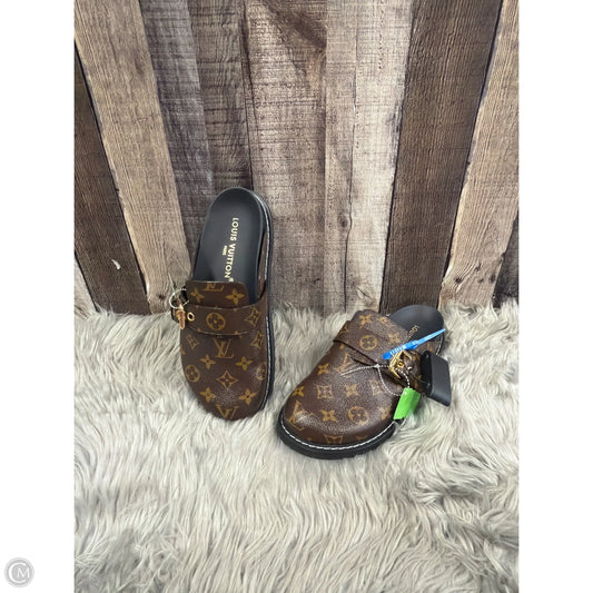 Shoes Luxury Designer By Louis Vuitton In Brown & Gold, Size: 9