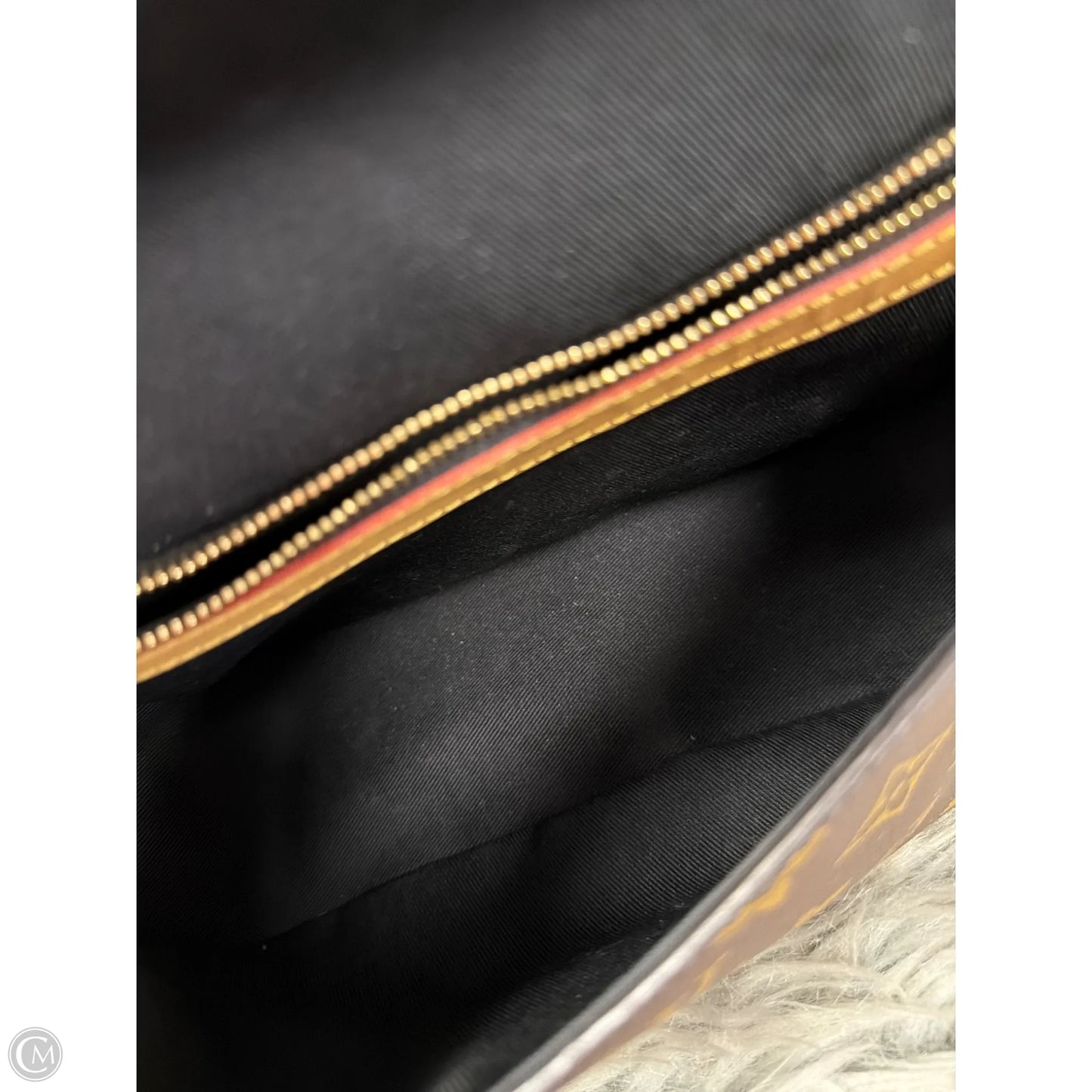 Crossbody Luxury Designer By Louis Vuitton, Size: Medium