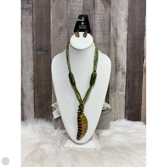 Necklace Pendant By Cmf, Size: 02 Piece Set