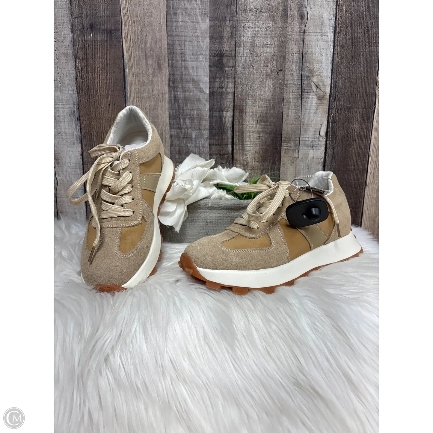 Shoes Sneakers By Cme In Beige, Size: 8