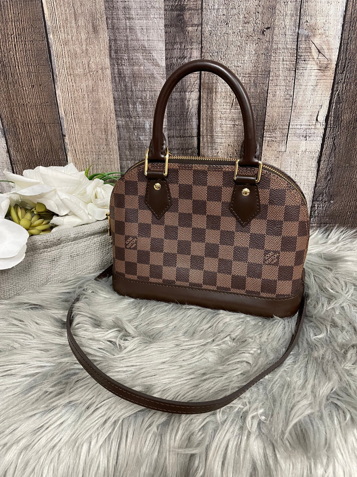 Handbag Luxury Designer Louis Vuitton, Size Small