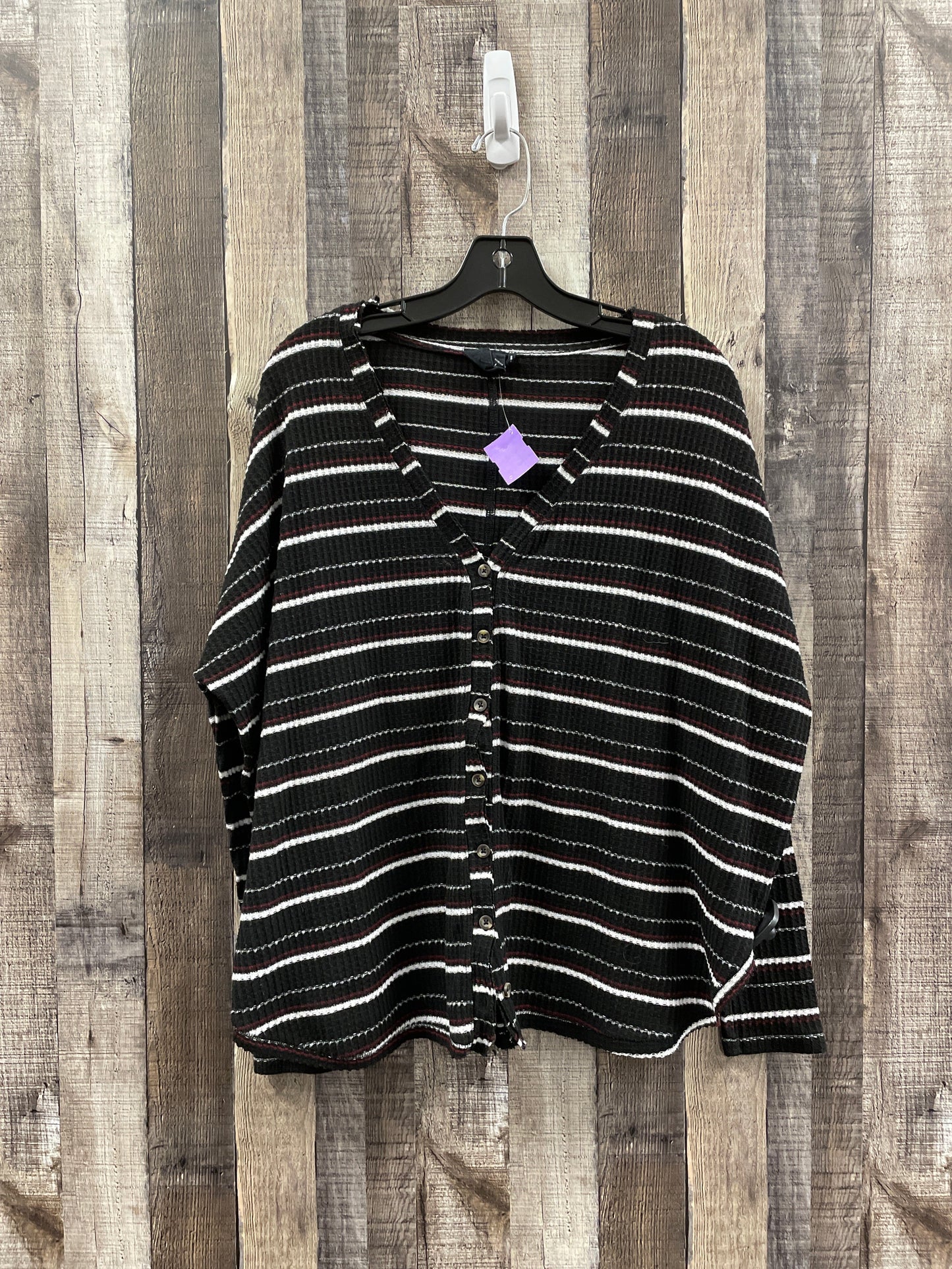 Top Long Sleeve By Urban Outfitters In Striped Pattern, Size: M