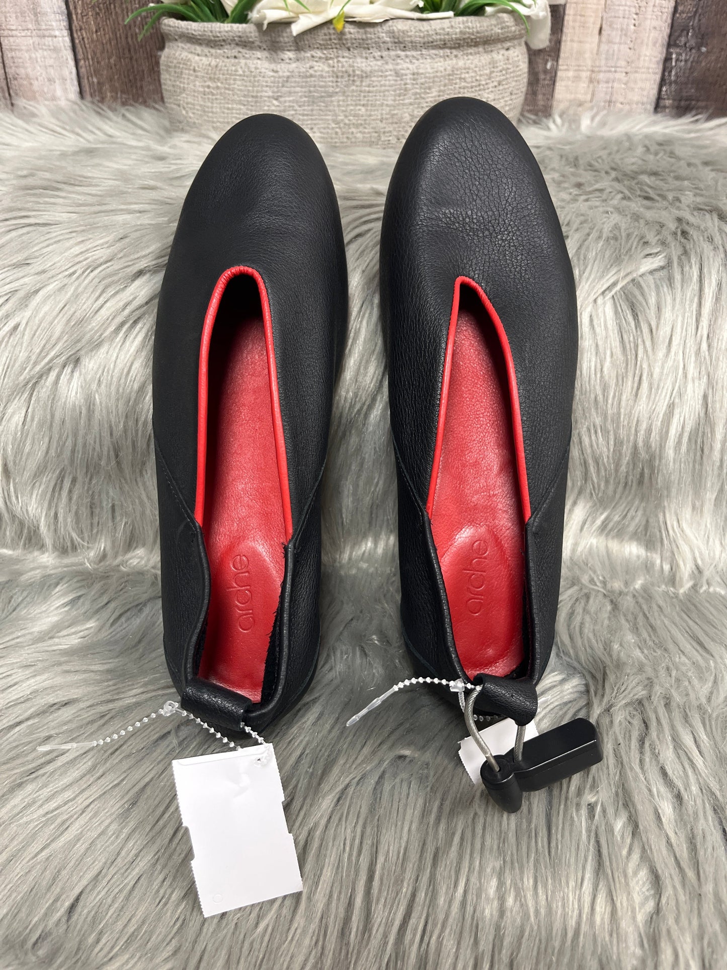 Black Shoes Flats Cmc, Size 8