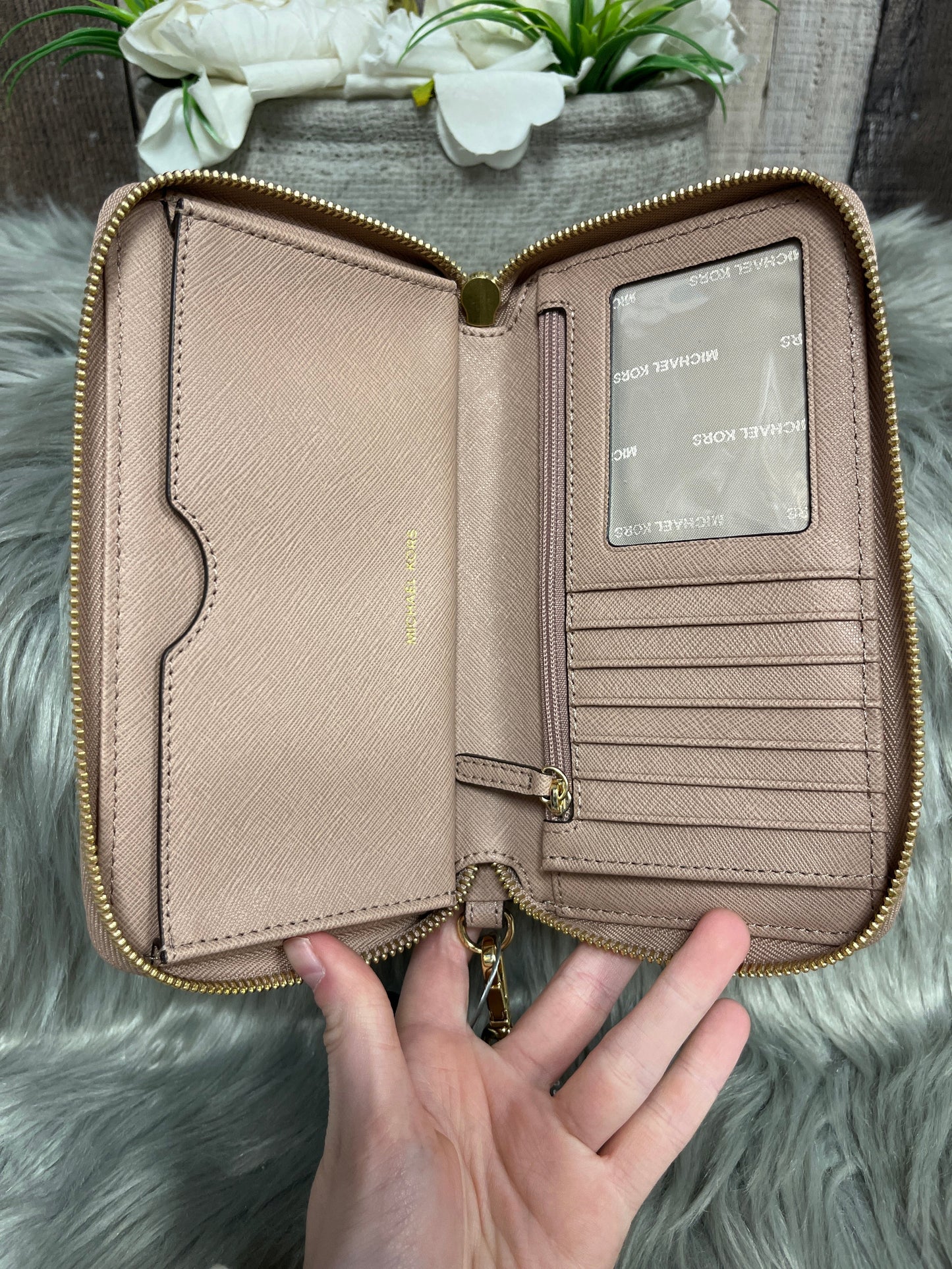 Wallet Designer By Michael Kors  Size: Medium